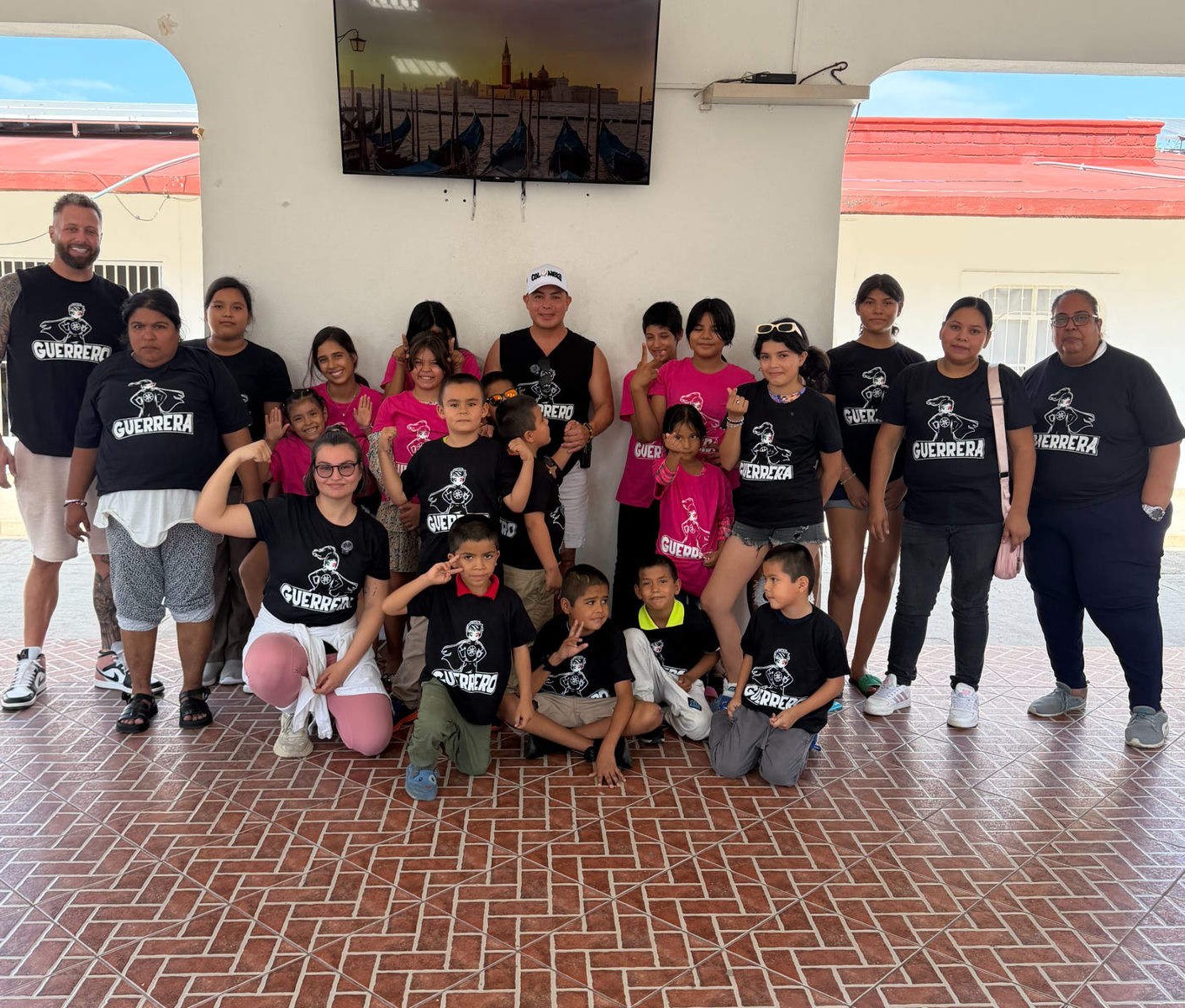 Casa Hogar group with Güerote in Jalisco — kids in GUERRERO/GUERRERA shirts